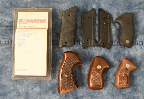 HANDGUN GRIPS LOT-8 - C58947