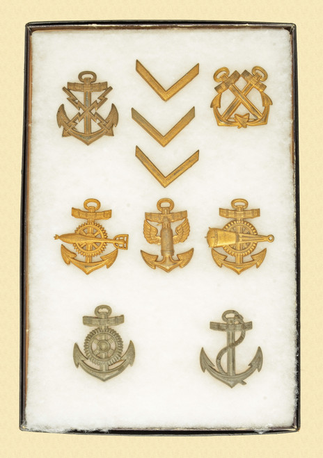 EAST GERMANY NAVAL PINS DISPLAY - C60555