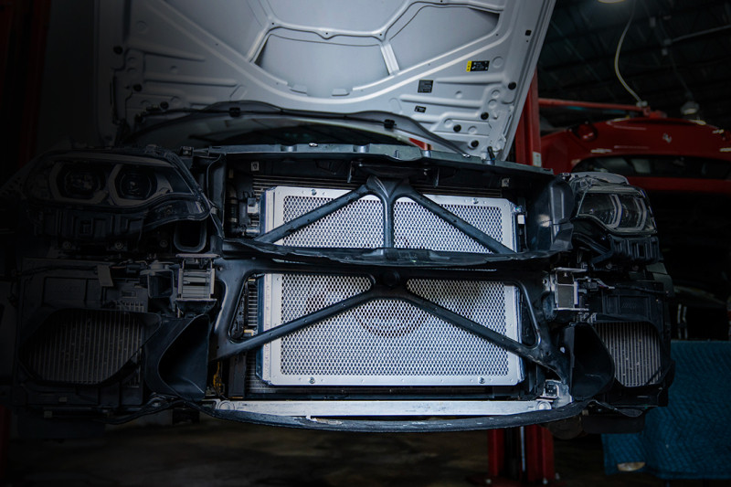 CSF Front Mount Heat Exchanger w/Rock Guard - Black for 2014+ BMW M3/M4 (F8X)