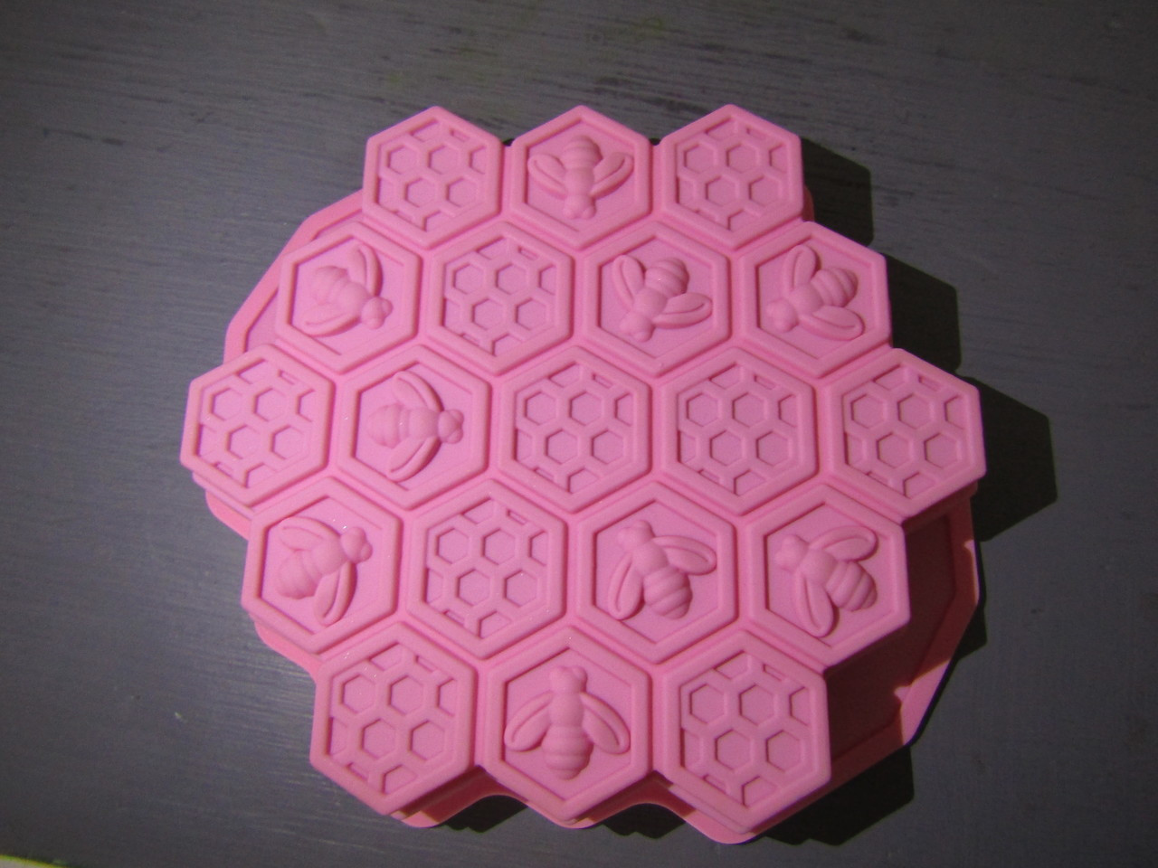 Honeycomb With Bee Silicone Mold - Wholesale Supplies Plus