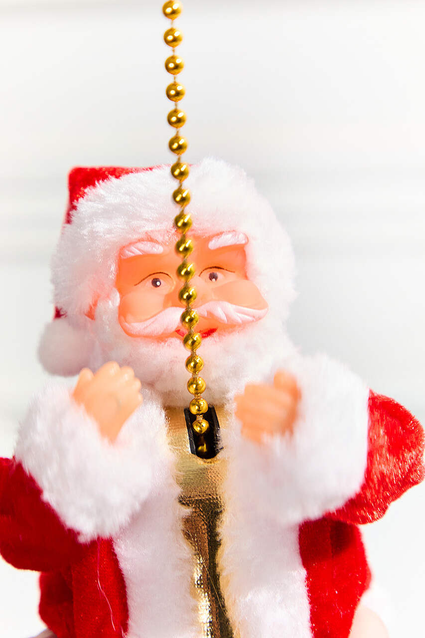 Climbing Santa - Decorator's Warehouse