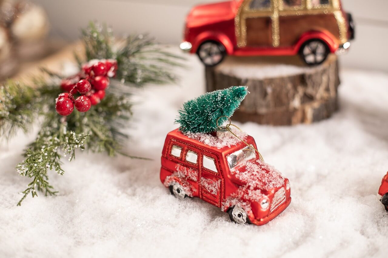 Glass Car with Tree / Wreath Christmas Ornaments - Decorator's Warehouse