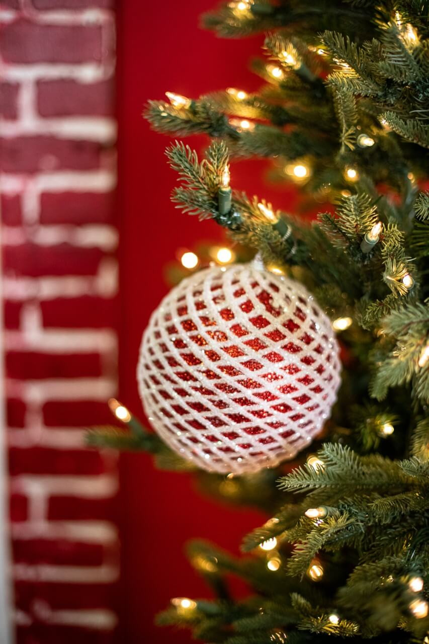 6” Glittered 2 Tone Net Ball Christmas Ornaments - Red/White - Decorator's  Warehouse