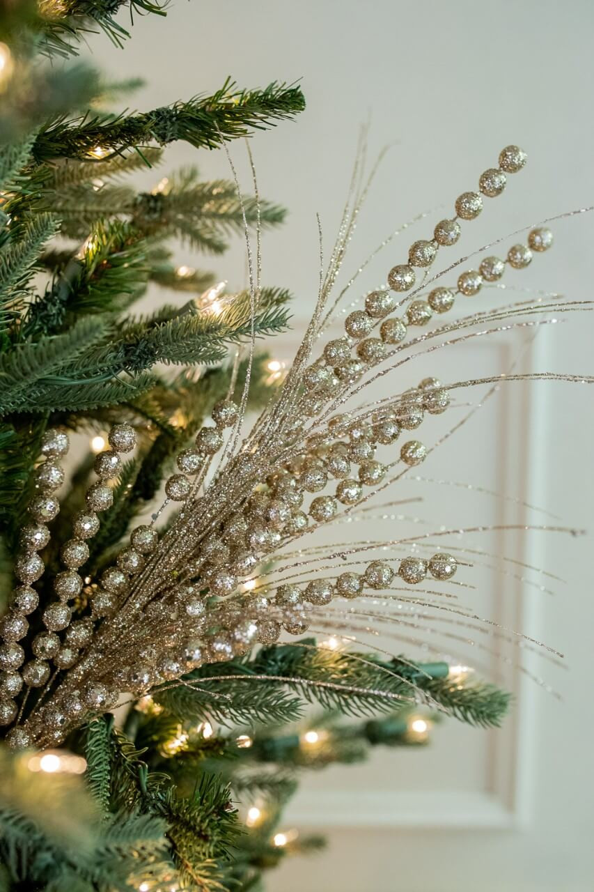 27” Glitter Mini Berry Grass Champagne Christmas Spray - Decorator's  Warehouse