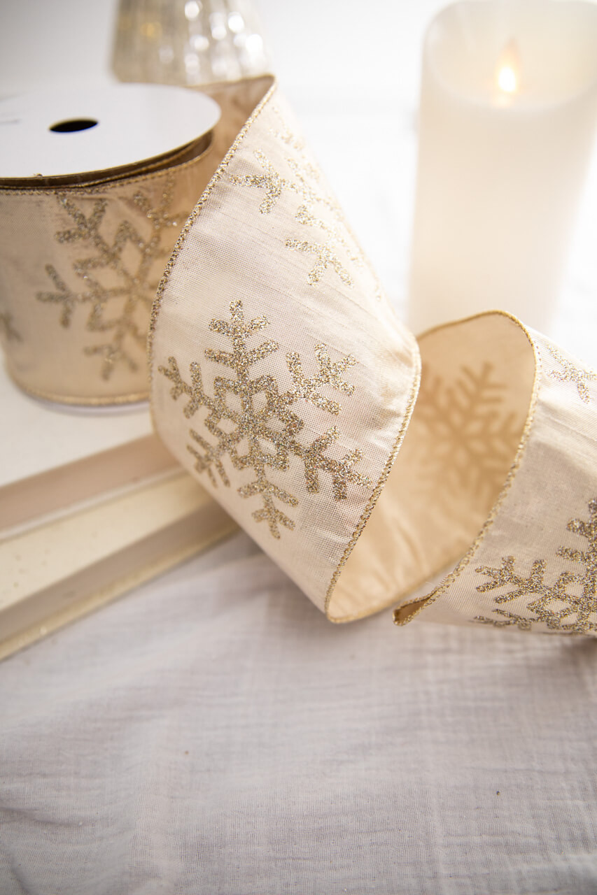 23 Beautiful Christmas Tree Ribbon Ideas to Try This Year