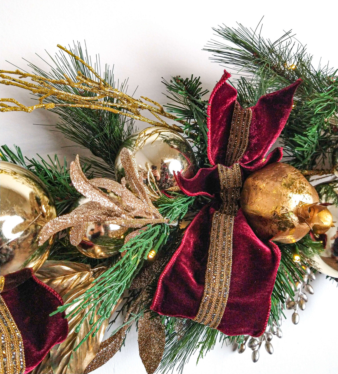 6ft Cordless Prelit Crimson and Gold Holiday Garland - Thumbnail 4
