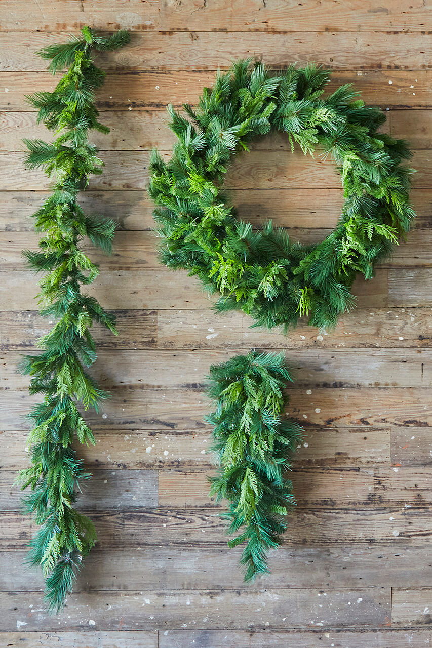 Earthflora > Decorative Artificial Garlands > 6' Plastic Fern Garland -  Green