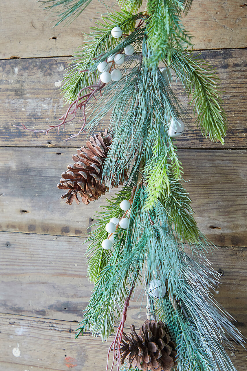 6’ Pine Berry Bell Garland - Thumbnail 2