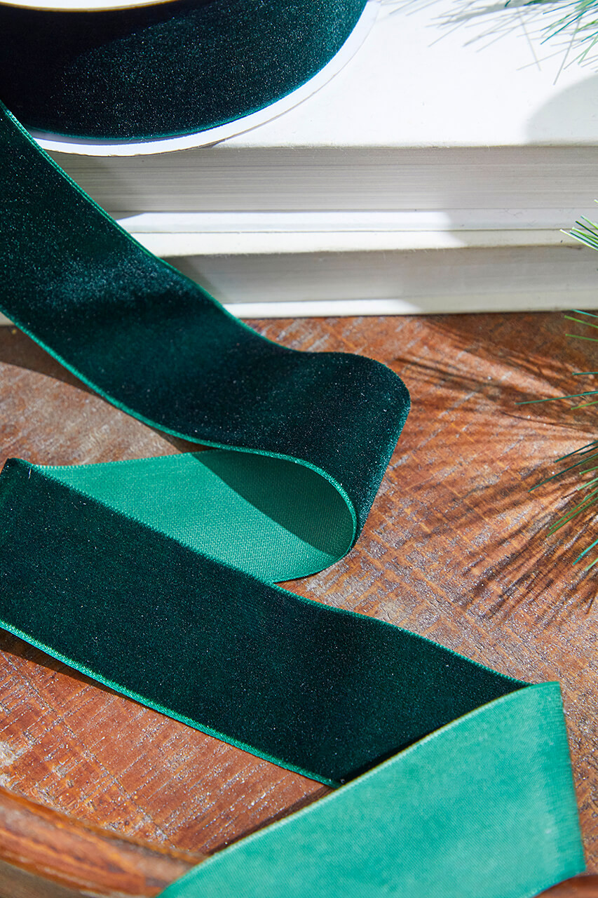 1.5 x 10 Yard Dark Green Unwired Velvet Ribbon