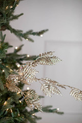 Oairse 8 Pcs Christmas Tree Picks and Sprays Champagne Glitter Christmas  Picks 28 Christmas Glitter Feathers Leaves Stems for Christmas Tree Filler