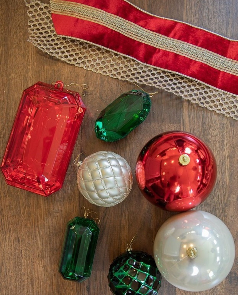 Christmas Decorating: Tips, Tricks, and Insight