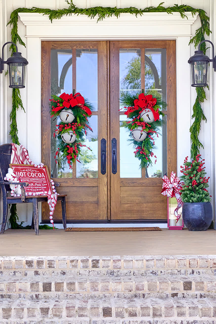 Christmas Porch and Yard Decoration Tips to Wow Your Neighbors 
