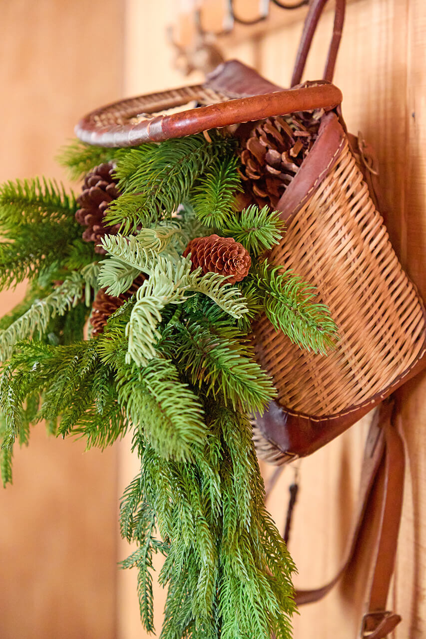 Winter Woodland Christmas Tree Decor | Decorator's Warehouse