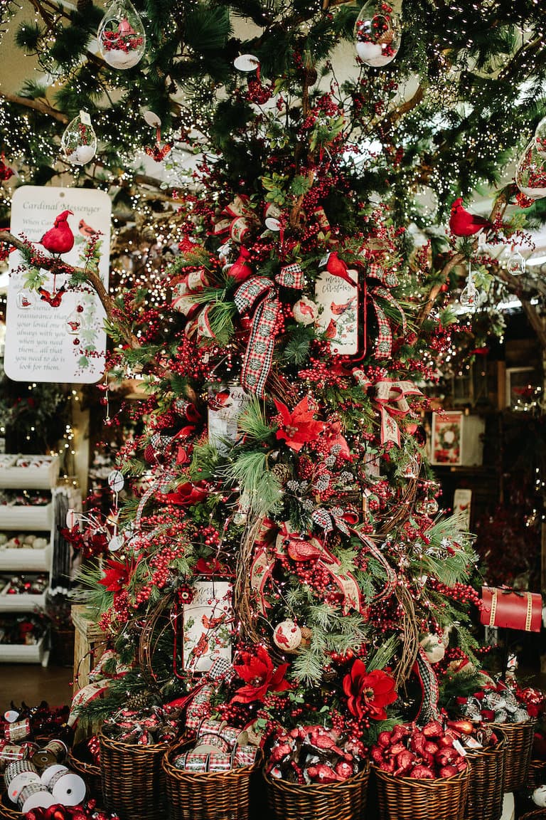 Christmas Tree Ribbon Ideas To Decorate Like a Pro - Decorator's Warehouse
