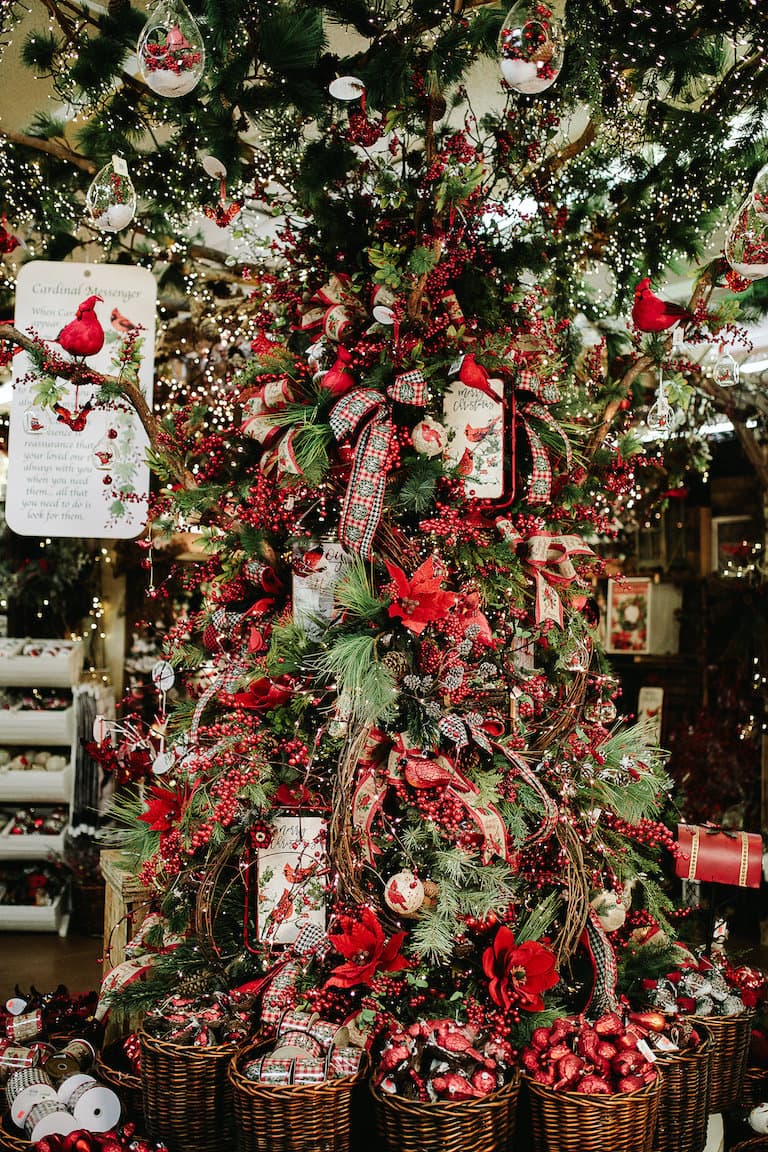 A Stunning Red and White Christmas Tree - Decorator's Warehouse