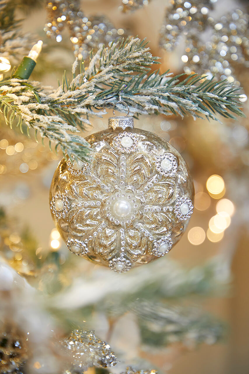 Elegant Crystal, Gold and White Christmas Tree Decor