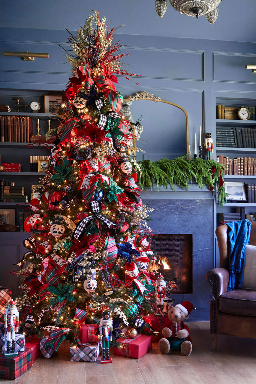 CHRISTMAS KITCHEN DECOR IN BLUE AND GOLD