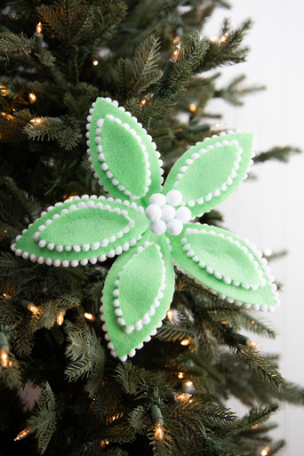 Frozen Pom-Poms Christmas STEM