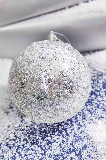 4 Glitter Ball/Finial Snowflake Ornament - Decorator's Warehouse