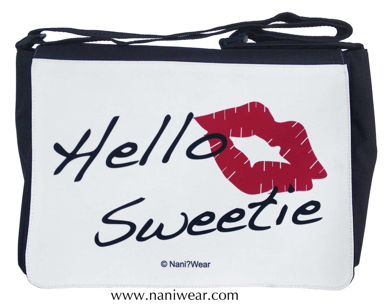 Admire this cute and practical little bag from Sweety Candy!