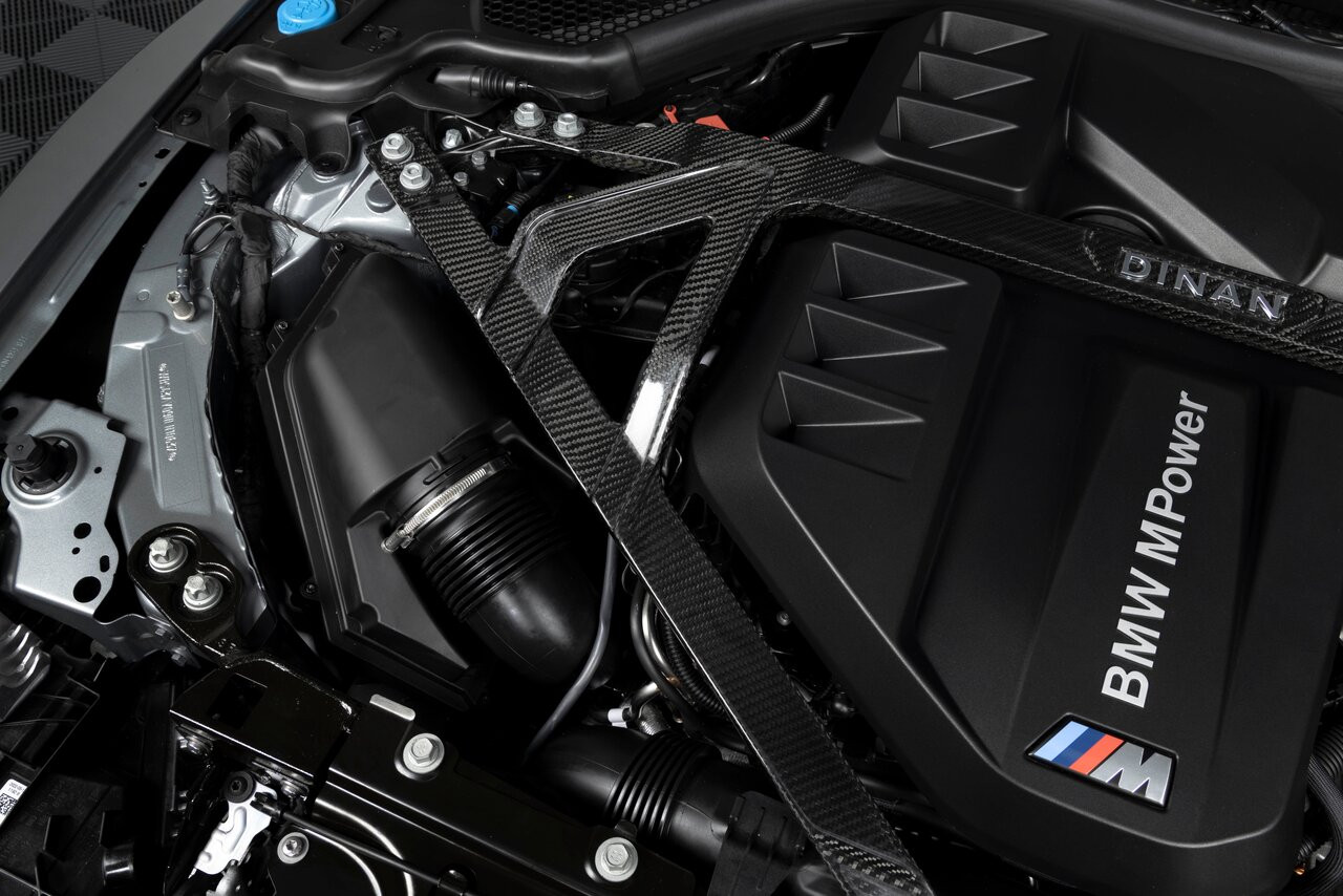 Dinan Gloss Carbon Fiber Strut Tower Brace - 2021-2026 BMW M2/M3/M4 G80 G82 G87(D180-0015)