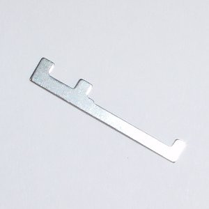 CLICK SPRING FOR HERMLE CLOCKS: 62mm long   (For actual sizes, see appendix)<HR>RESSORT A CLIC POUR HORLOGES HERMLE longueur 62mm.    <HR>SPERRFEDER FÛR HERMLE UHREN 62mm lang    <HR>MUELLE TRINQUETE PARA RELOJES HERMLE 62mm de longitud.   <HR>