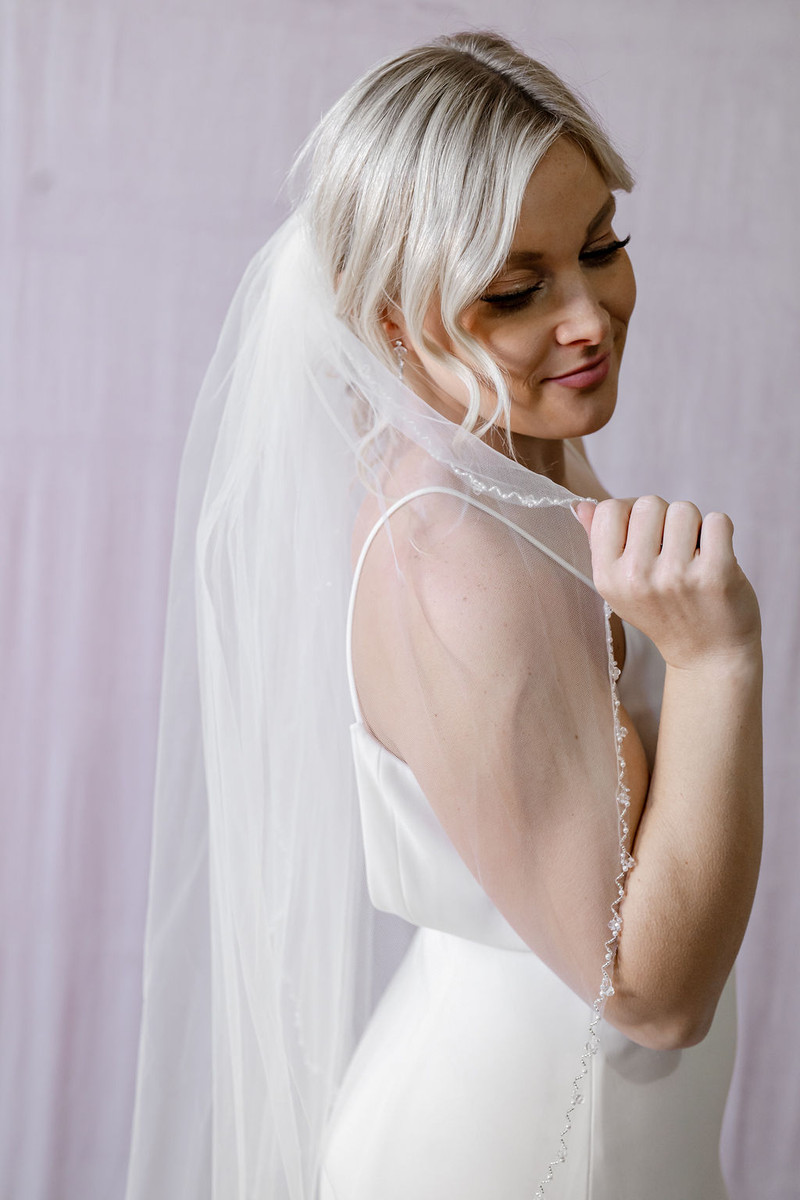 Simple Scattered Pearl Veil