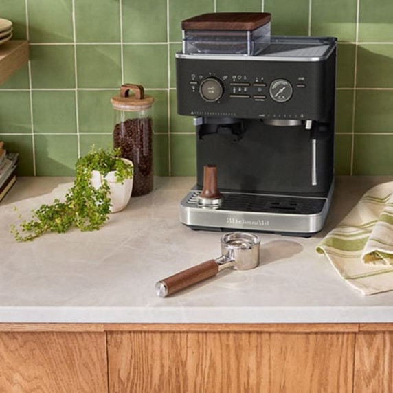 KitchenAid.ca Exclusive Colour - Semi Automatic Espresso Machine with Burr Grinder KES6551BK