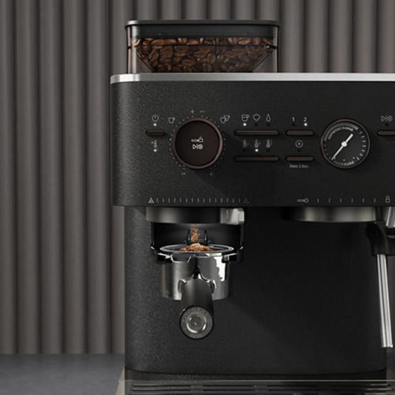 KitchenAid.ca Exclusive Colour - Semi Automatic Espresso Machine with Burr Grinder KES6551BK