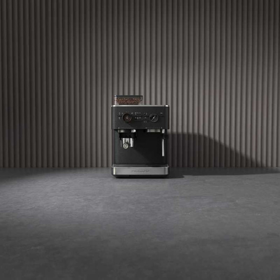 KitchenAid.ca Exclusive Colour - Semi Automatic Espresso Machine with Burr Grinder KES6551BK