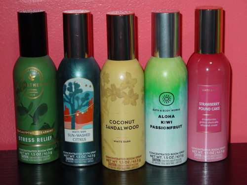 BATH and BODY WORKS HOME CONCENTRATED ROOM SPRAY 1.5 OZ HOLIDAY,VANILL