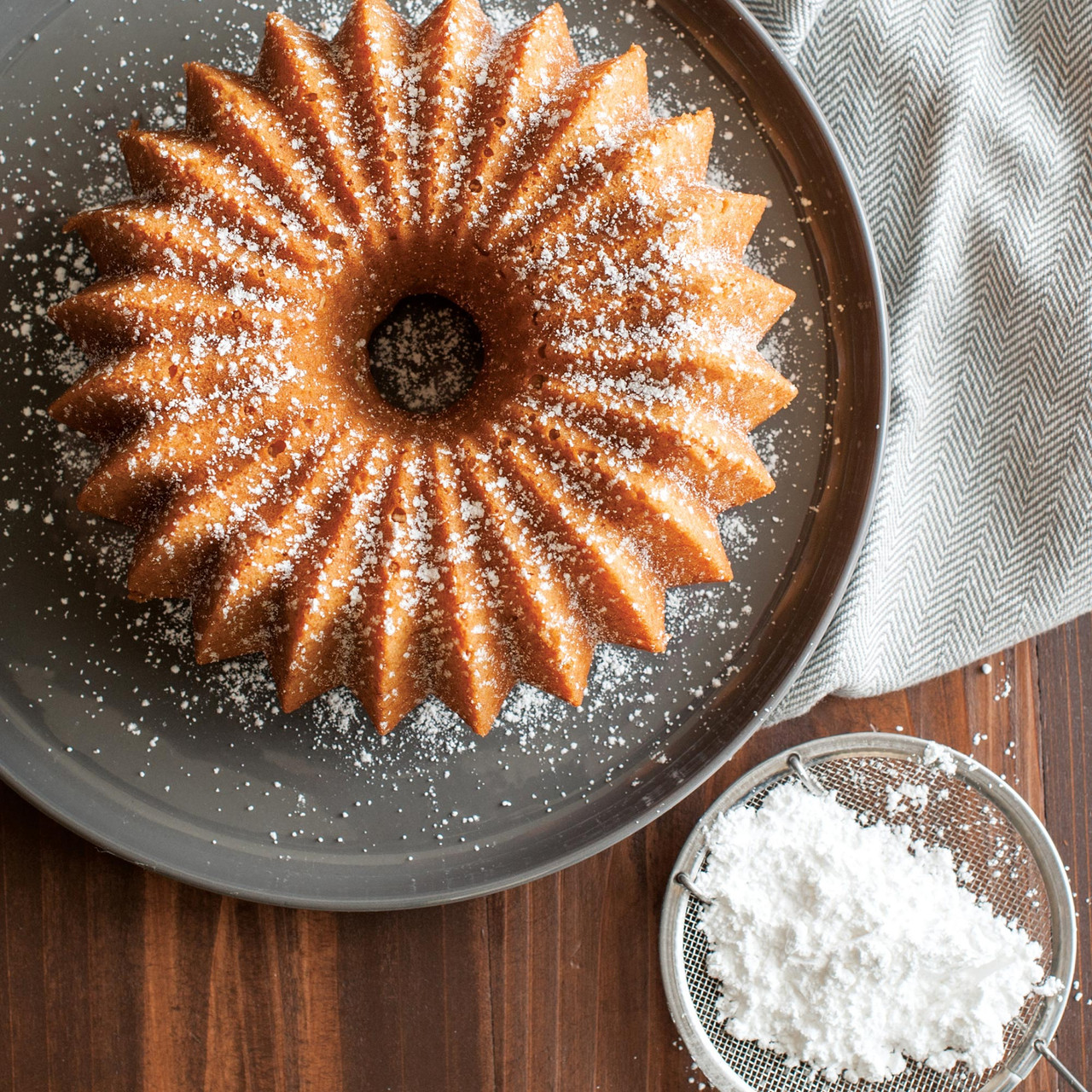 Nordic Ware Brilliance Bundt Pan, 5 Cup, Bundtlette