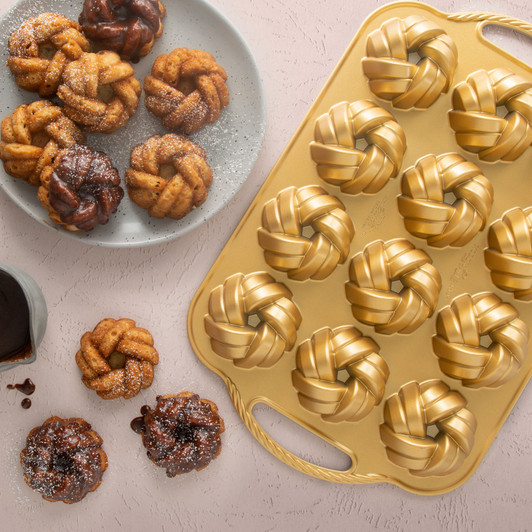 75th Anniversary Braided Mini Bundt Pan 37.5 x 25 x 4cm 75th Anniversary Braided Mini Bundt Pan 37.5 x 25 x 4cm