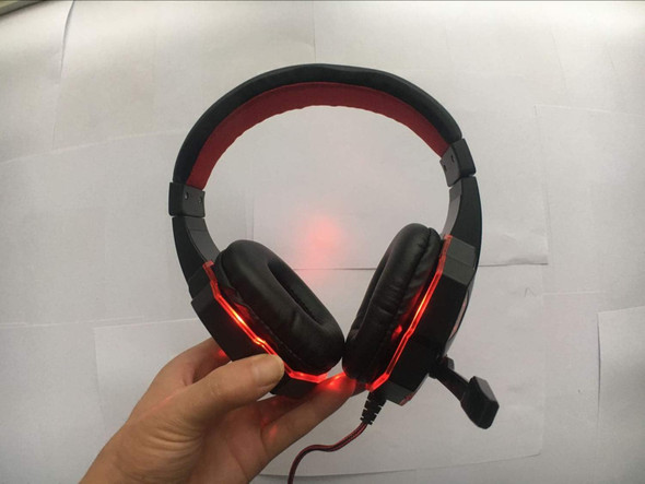 Gaming Headset Wired Surround Sound Gaming Headset LED Lights and Soft Ear Pad with Noise Reduction Microphone for Xbox One PS4 PC Mac iPad PSP Headphones (Red)