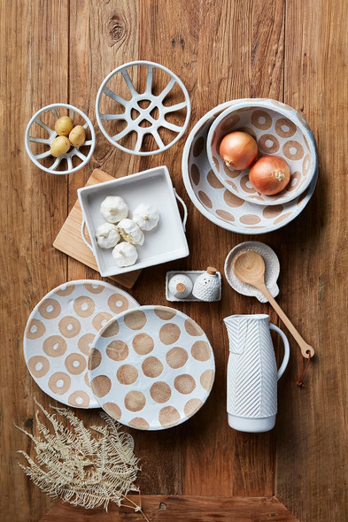 Mud Pie Textured Stoare Salt & Pepper Set Shakers 2 1/4' X 2 1/4' Dia  Tray 3' X 5' White Mud Pie Textured Stoare Salt & Pepper Set Shakers 2 1/4' X 2 1/4' Dia  Tray 3' X 5' White