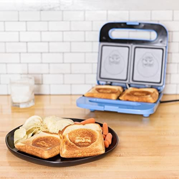 Uncanny Brands Pokémon Charmander Mini Waffle Maker - Charmander On Your Waffles