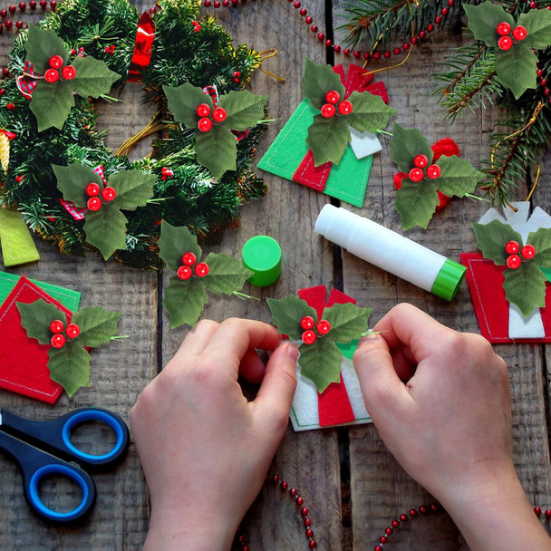 Lyrow 288 Pcs Christmas Artificial Holly Berry Stems with 60 Pcs Holly Leaves Red Holly Berries Picks Fake Berry Branches for Christmas Tree DIY Garland Home Wreath Craft Holiday Party Ornaments