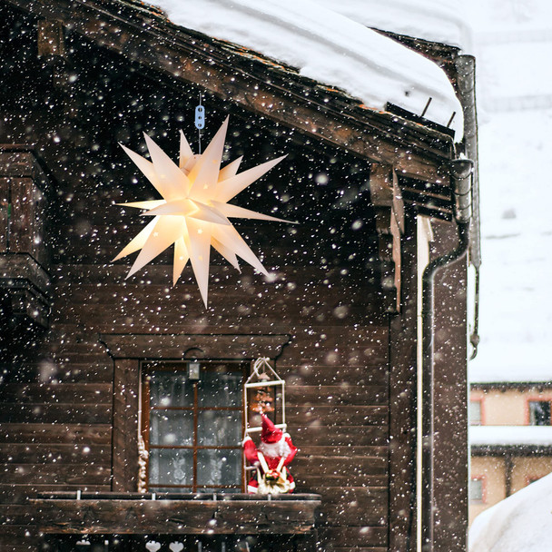 18 in Moravian Star Light Christmas Tree Topper Battery Operated 18 Point Christmas Star Waterproof Indoor & Outdoor Hanging PVC Paper Lantern Lamp with 3D Bright Warm White Holiday Decoration