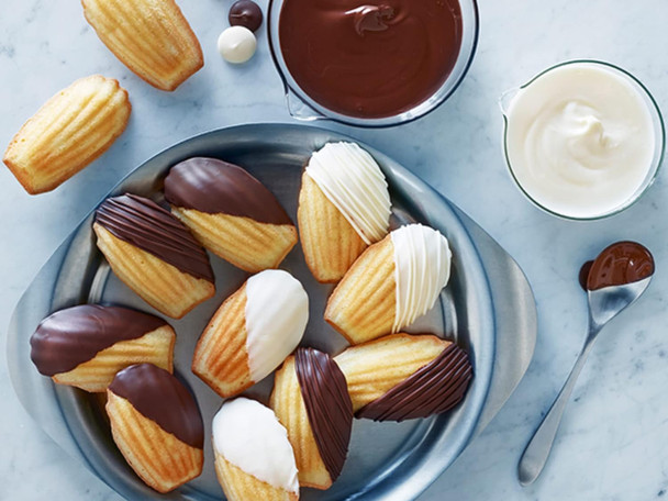 Ghirardelli Milk Chocolate Wafers, 120 Count Per Lb, 5Lb Bag With Ghirardelli Stamped Barista Spoon