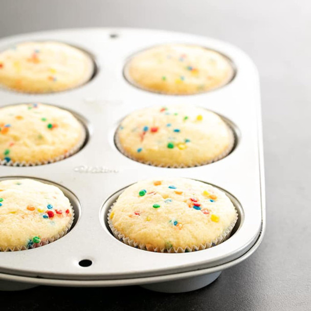 Pillsbury Funfetti Gluten Cake And Cake Mix With Candy Bits (Pack Of 3) With By The Cup Frosting Spreader