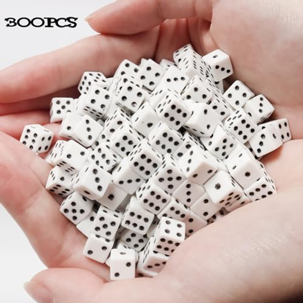 300 Pieces Dices Set Mini Dice 6 Sided Game Dices Tiny Square Corner Dice (0.27 Inch/7mm)