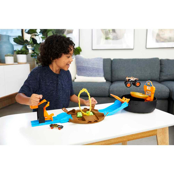 Hot Wheels Toy Monster Trucks Playset TireShaped Case Transforms Into Race Course 3