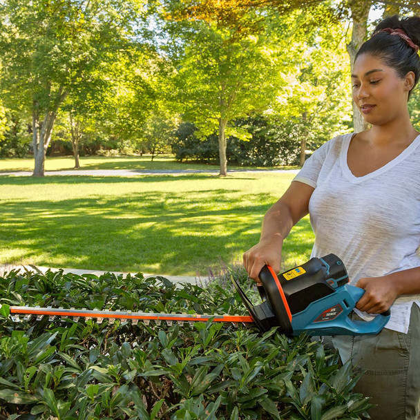 SENIX HT4QL-L 26.5 cc 4 Cycle Gas Powered Hedge Trimmer