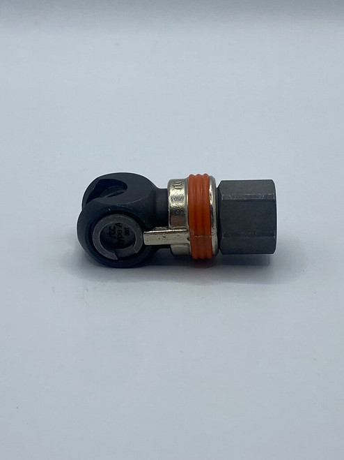 Mechanism of a 2-stage safety air coupler preventing hose whip