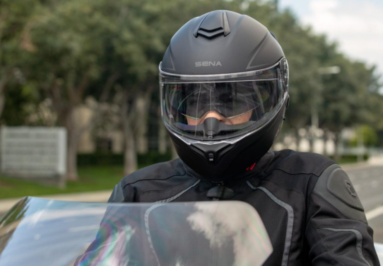 black motorcycle helmet with bluetooth K3 Carbon Fiber - Headset Matte 1 Stay connected while on the road Sena Outrush Bluetooth Modular Motorcycle