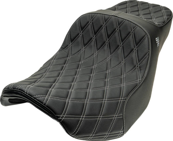 Slyfox - Silver Double Diamond Stitch Chariot Seat fits '23.5-'26 FLH/FLT Models - Silver Logo