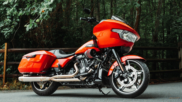 Sawicki Speed 930-02608 full length brushed stainless 2-into-1 exhaust installed on a Harley M8 Touring bagger