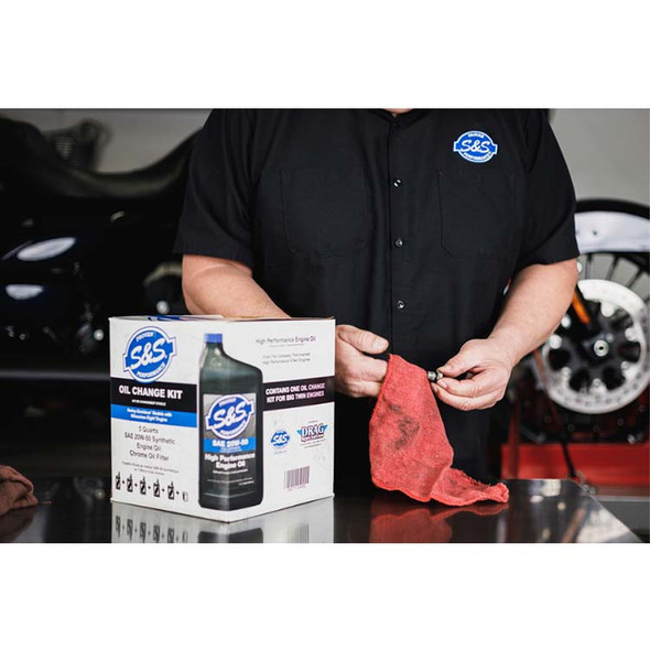 S&S Cycle - Oil Change Kit W/ Oil Filter fits '17-'21 Harley M8 Models