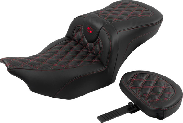 Saddlemen - 823-07-206B4 - RoadSofa™ Seat - with Backrest - Carbon Fiber - Lattice Stitch - Red Stitch - FLTR/FLHX '23-'24