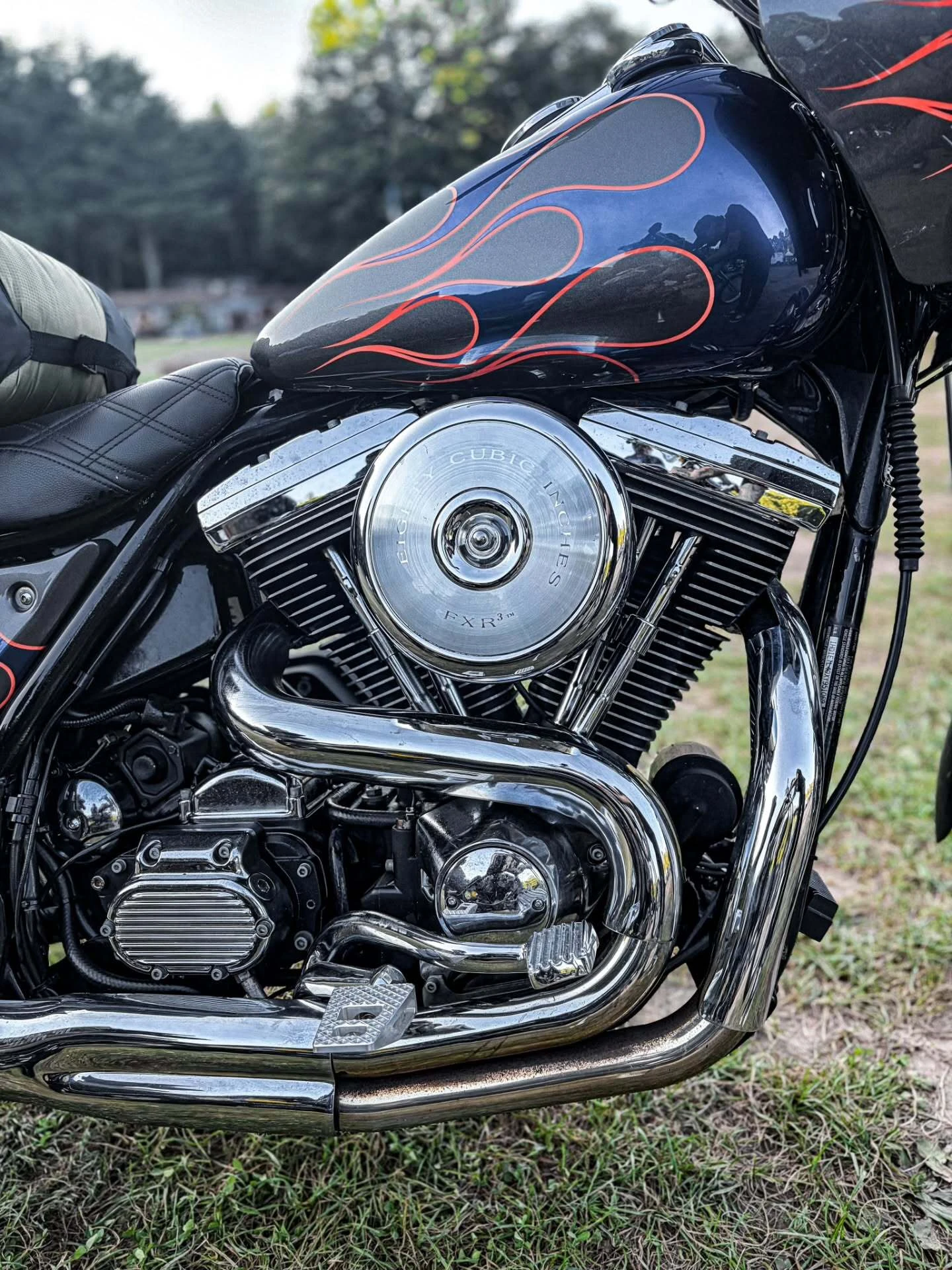 Shovelhead with a flamed tank and chrome pipes at DBR 2026